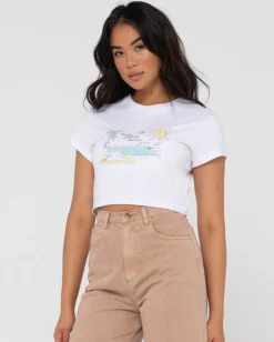 Camiseta Para Bebe Con Grafico Organico Junto A La Piscina><noscript><img width=