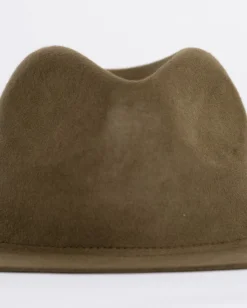 El Sombrero De Fieltro Deane><noscript><img width=