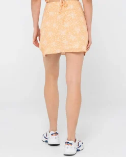 Hacia El Oeste Minifalda><noscript><img width=