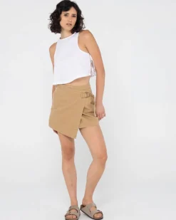 Milan Minifalda><noscript><img width=